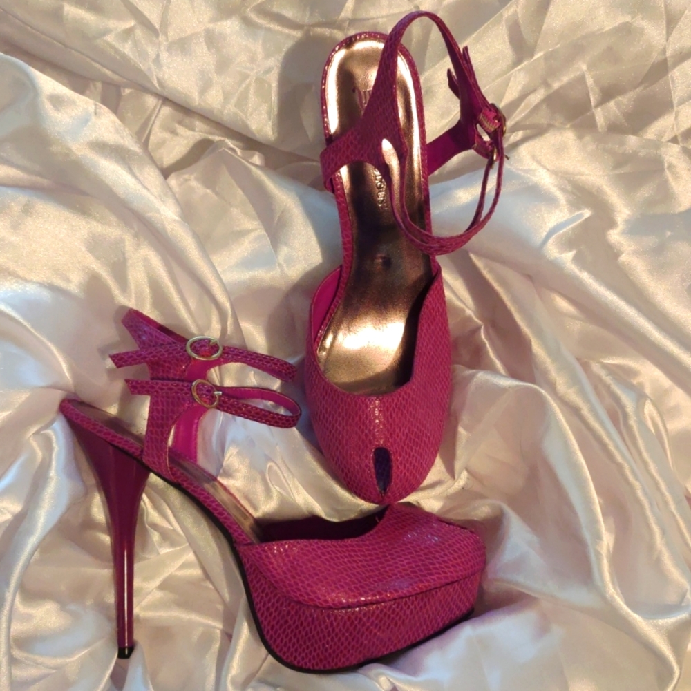 Just fab hot pink peep-toed shoes